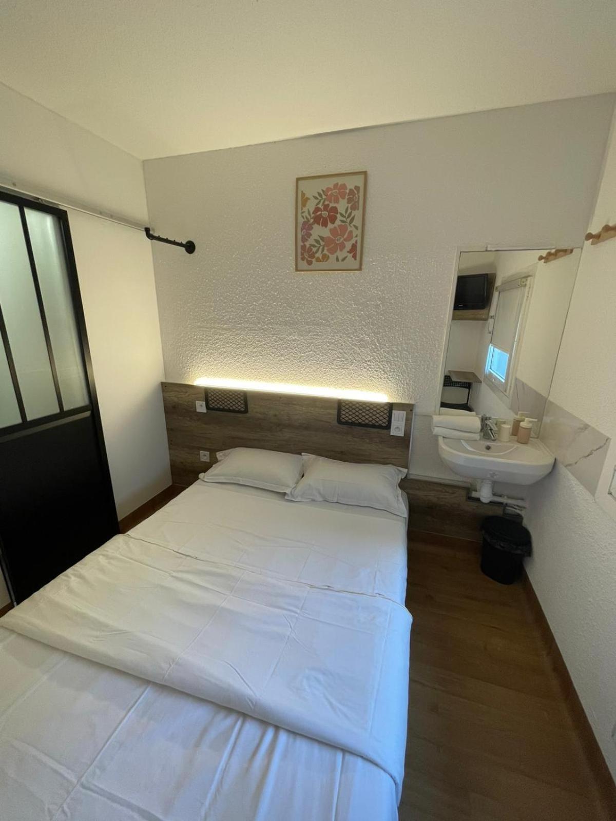 Hotel Thania Фронтиньян Экстерьер фото